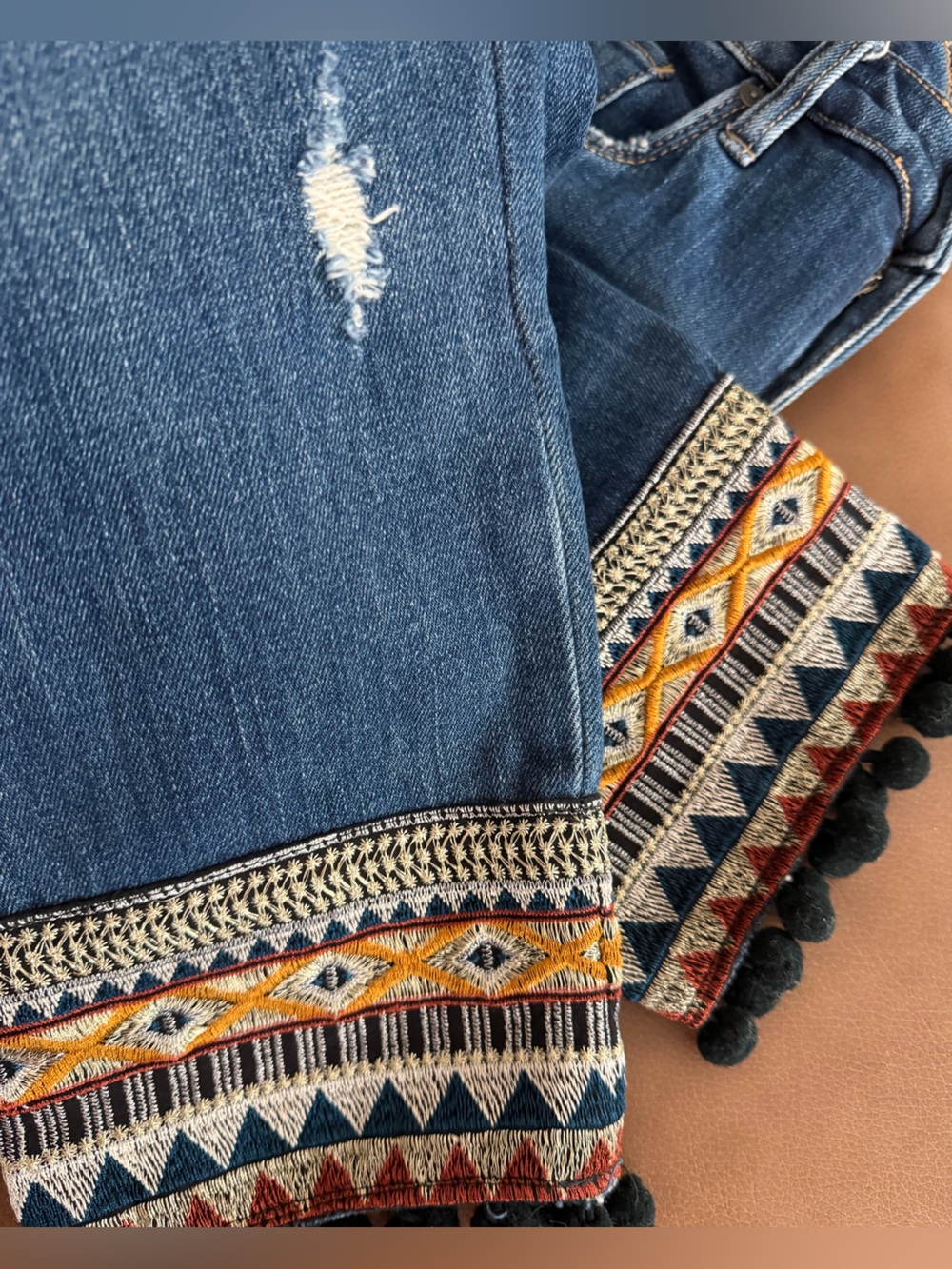 Blank NYC Distressed Pom Pom High Rise Tapered Jeans boho 28 EUC - Picture 4 of 8